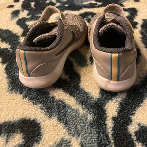 Little kid gray Nike sneakers